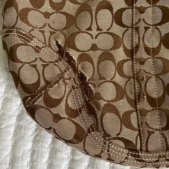 Coach Kristin Signature khaki fabric/white leather/nickel hobo shoulder bag. - Picture 4 of 16